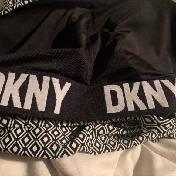 DKNY BLACK AND WHITE BATHING SUIT. - Picture 8 of 8